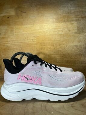 Hoka One One Clifton 10 REFLECTIVE Womens Size 7.5 Running Shoes Sneakers Pink
